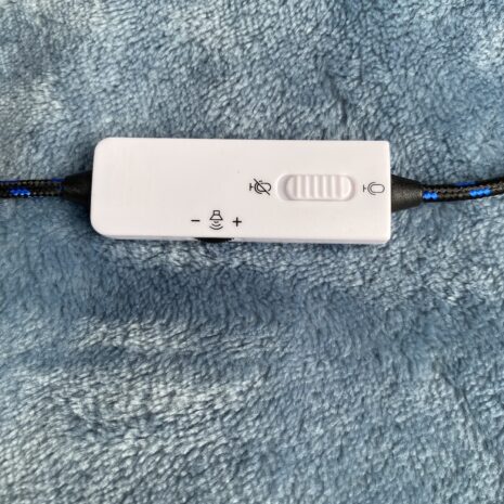 Premier Headset showing inline mute & volume control copy Premier Headset showing inline mute & volume control copy